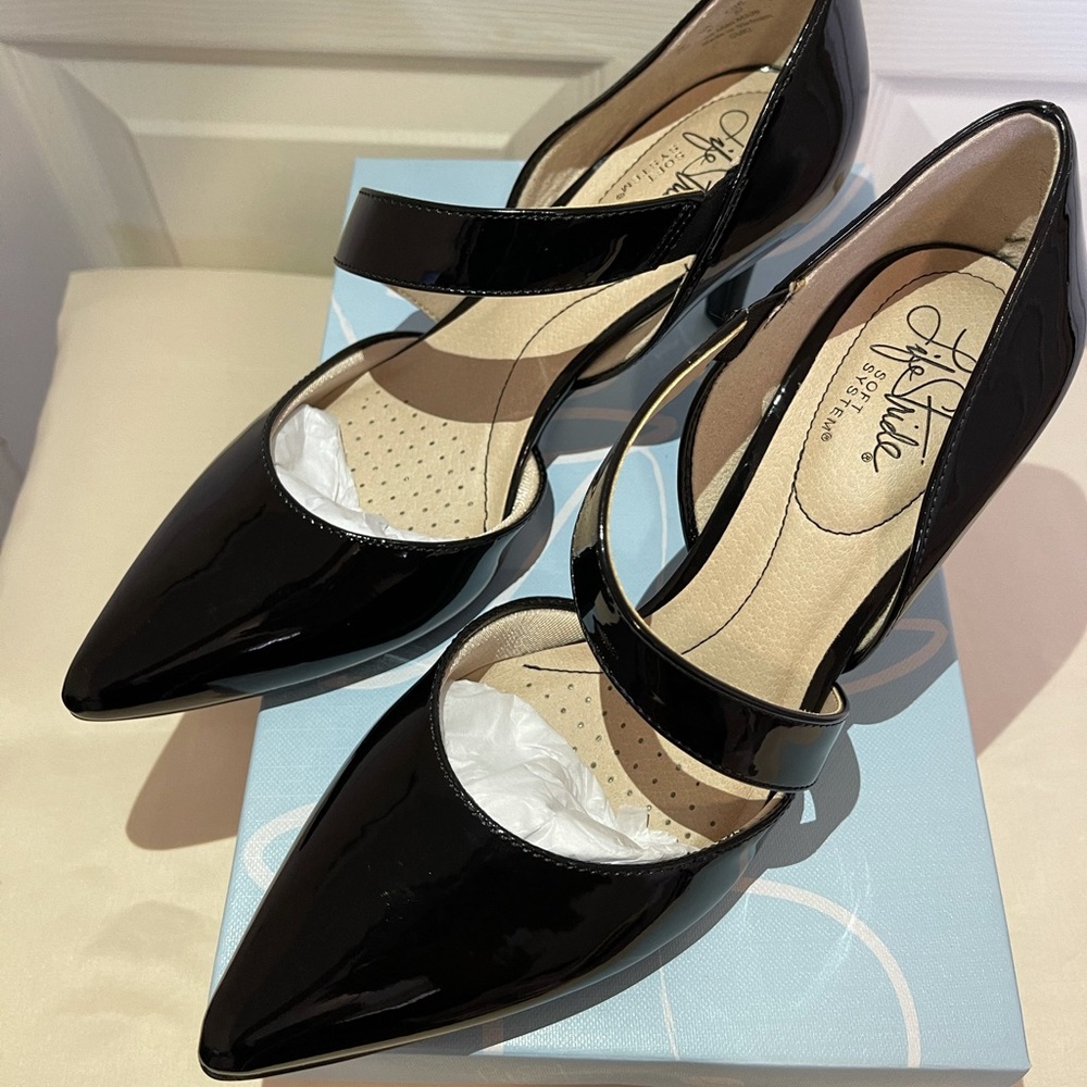 Life Stride black shoes size 7